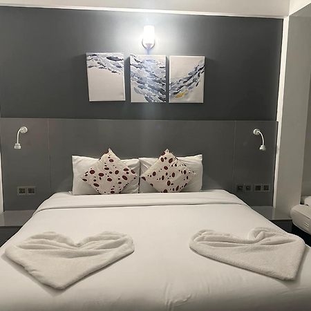 הולהומאל The G Ten Holiday Inn מראה חיצוני תמונה